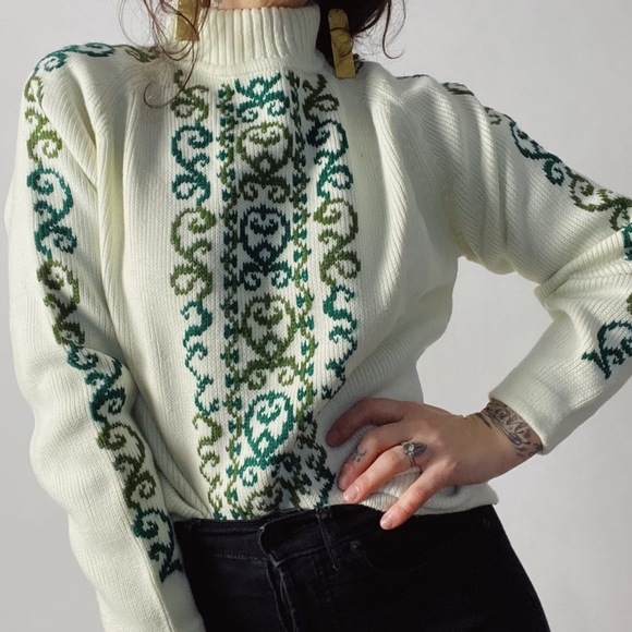 Vintage Sweaters - VINTAGE 1960s Mock Neck Scroll Pattern Sweater
